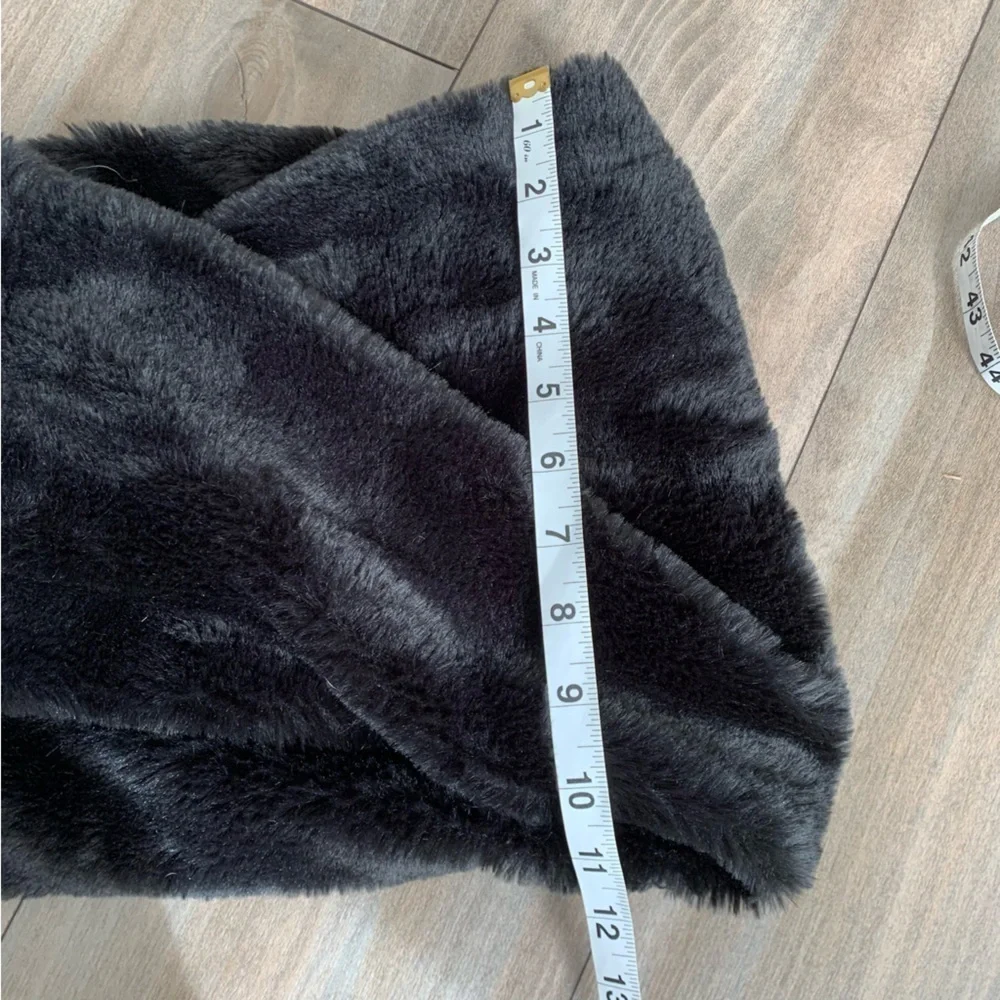 NWT American Eagle faux fur scarf black one size